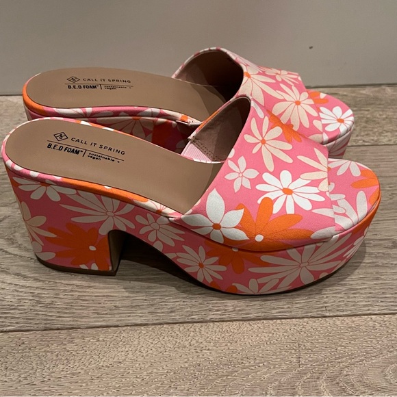 Call it Spring Floral Slides - Picture 4 of 6